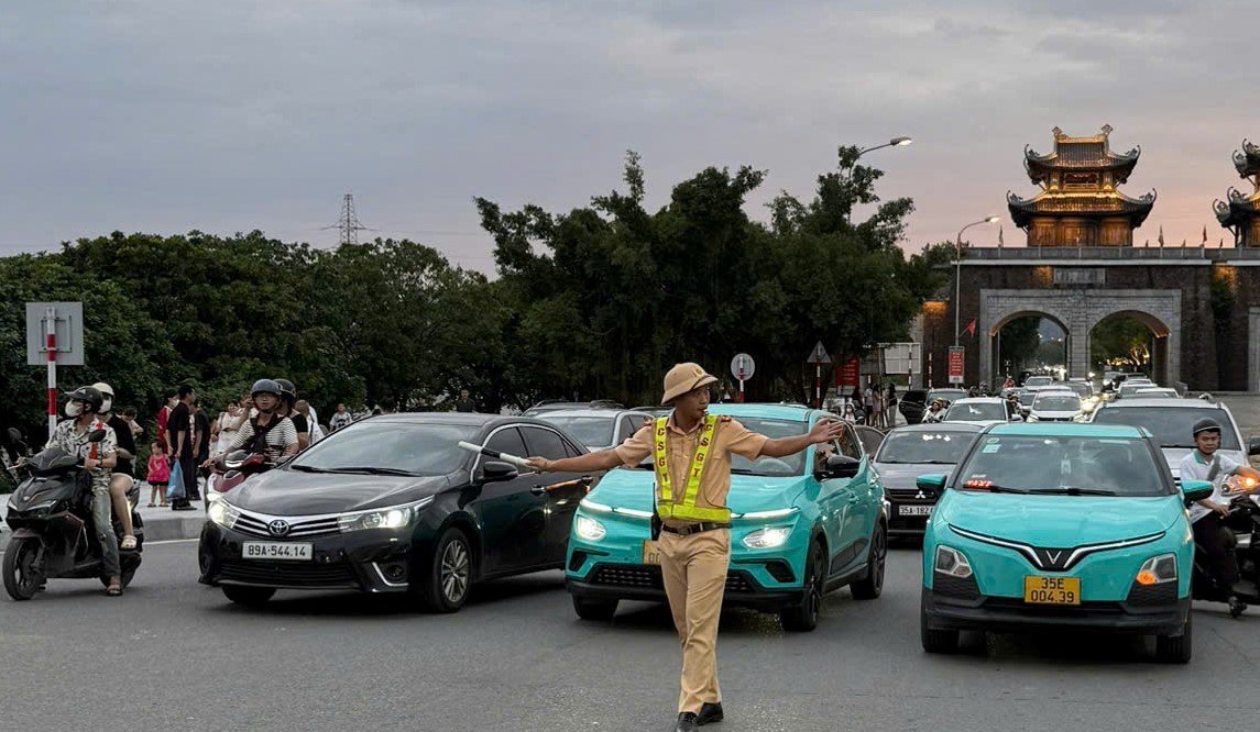 Lực lượng CSGT Công an tỉnh Ninh Bình thực hiện nhiệm vụ trong đợt nghỉ lễ Quốc khánh 2/9. Ảnh: Công an Ninh Bình Lực lượng CSGT Công an tỉnh Ninh Bình thực hiện nhiệm vụ trong đợt nghỉ lễ Quốc khánh 2/9. Ảnh: Công an Ninh Bình