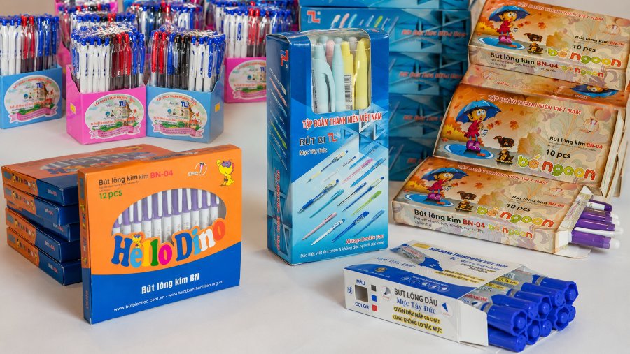Bút Bi Thiên Lộc sử dụng ngòi bi và mực nhập khẩu từ Thuỵ Sĩ và Tây Đức Bút Bi Thiên Lộc sử dụng ngòi bi và mực nhập khẩu từ Thuỵ Sĩ và Tây Đức