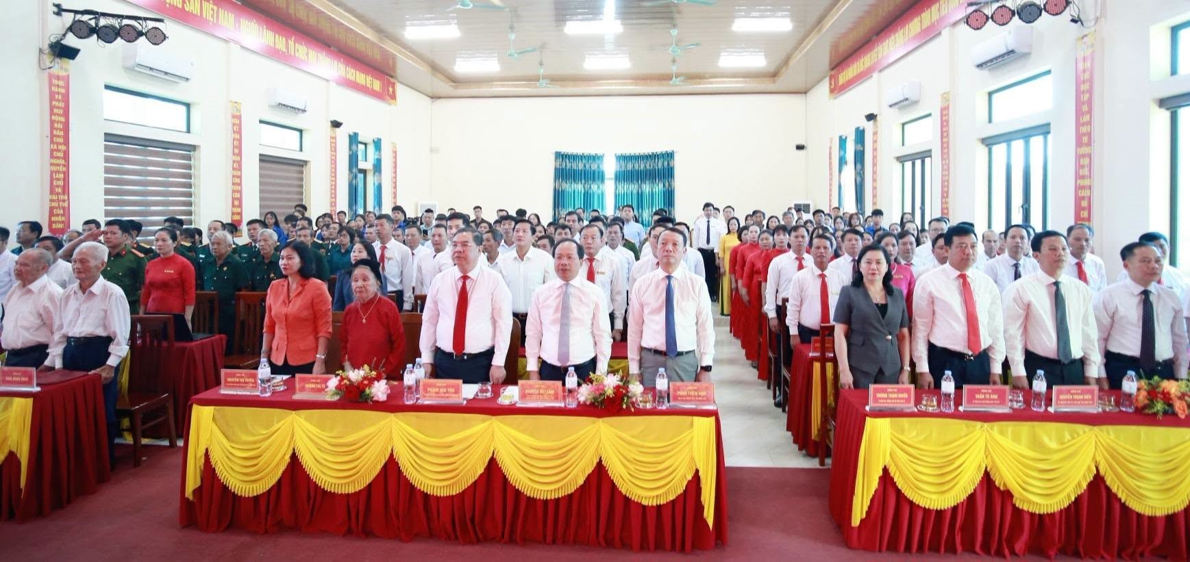C&aacute;c đại biểu tham gia buổi lễ