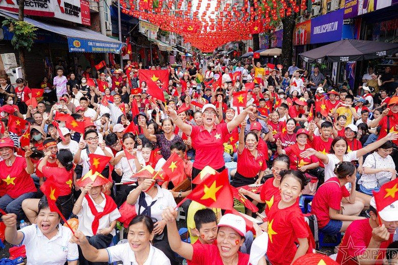 Một quốc gia chỉ thật sự thay đổi vận mệnh khi sự thay đổi ấy trở thành cơ hội thay đổi cuộc đời của hàng triệu con người - Ảnh: QPTD Một quốc gia chỉ thật sự thay đổi vận mệnh khi sự thay đổi ấy trở thành cơ hội thay đổi cuộc đời của hàng triệu con người - Ảnh: QPTD