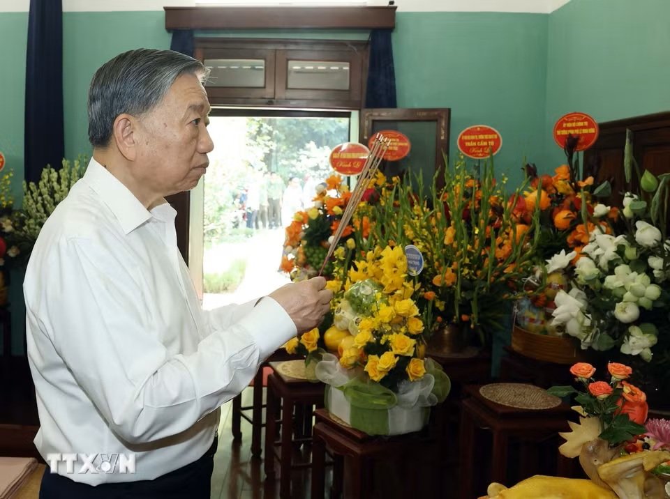 Tổng Bí thư, Chủ tịch nước Tô Lâm dâng hương tưởng nhớ Bác Hồ tại Nhà 67, Khu Di tích Chủ tịch Hồ Chí Minh trong Phủ Chủ tịch - Ảnh: TTXVN Tổng Bí thư, Chủ tịch nước Tô Lâm dâng hương tưởng nhớ Bác Hồ tại Nhà 67, Khu Di tích Chủ tịch Hồ Chí Minh trong Phủ Chủ tịch - Ảnh: TTXVN