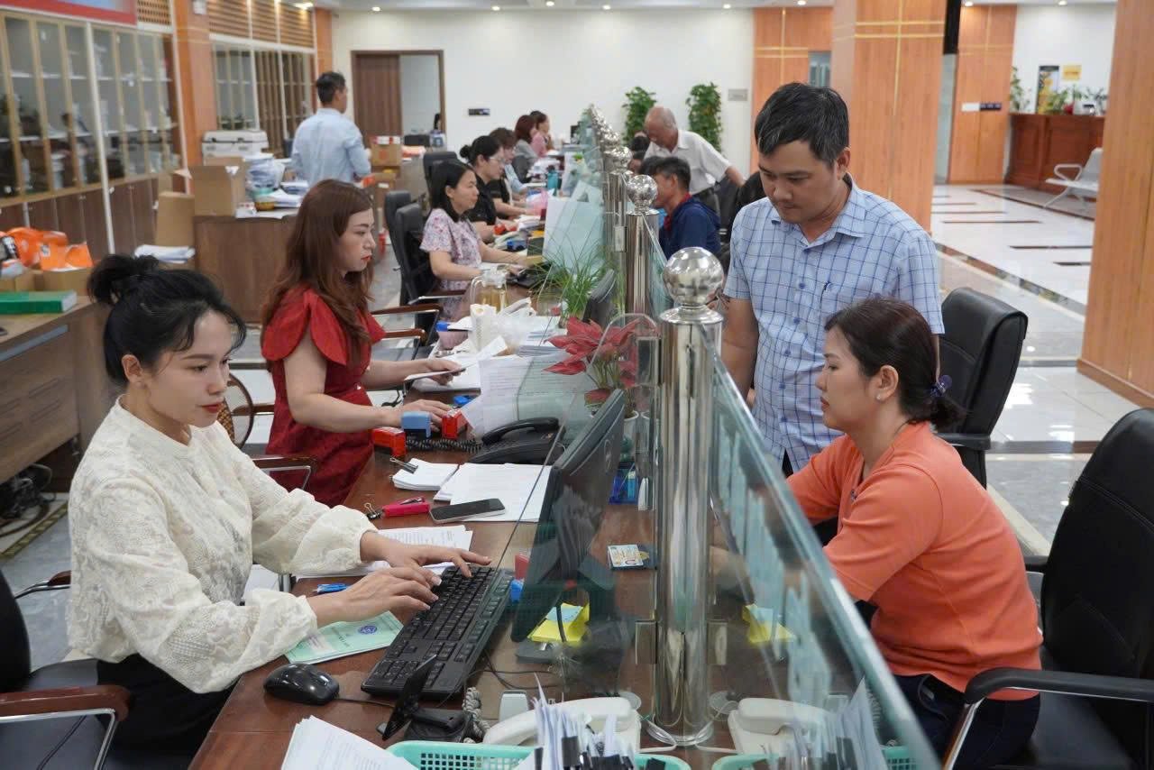 Việc tham gia BHXH bắt buộc đối với cộng tác viên bảo hiểm phụ thuộc vào tính chất và nội dung hợp đồng. Việc tham gia BHXH bắt buộc đối với cộng tác viên bảo hiểm phụ thuộc vào tính chất và nội dung hợp đồng.