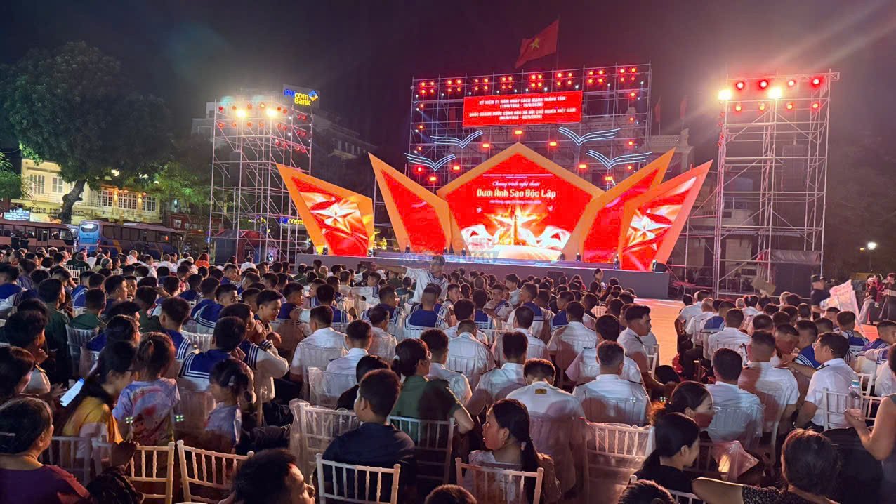 Tại các xã, phường và đặc khu trên địa bàn thành phố, nhiều hoạt động văn hóa, văn nghệ, thể thao và các chương trình vui chơi, giải trí cũng được tổ chức. Tại các xã, phường và đặc khu trên địa bàn thành phố, nhiều hoạt động văn hóa, văn nghệ, thể thao và các chương trình vui chơi, giải trí cũng được tổ chức.