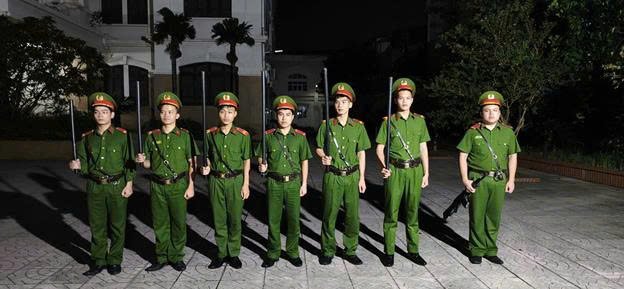 Cảnh sát cơ động ứng trực bảo vệ tại Mục tiêu Ngân hàng Nhà nước Cảnh sát cơ động ứng trực bảo vệ tại Mục tiêu Ngân hàng Nhà nước