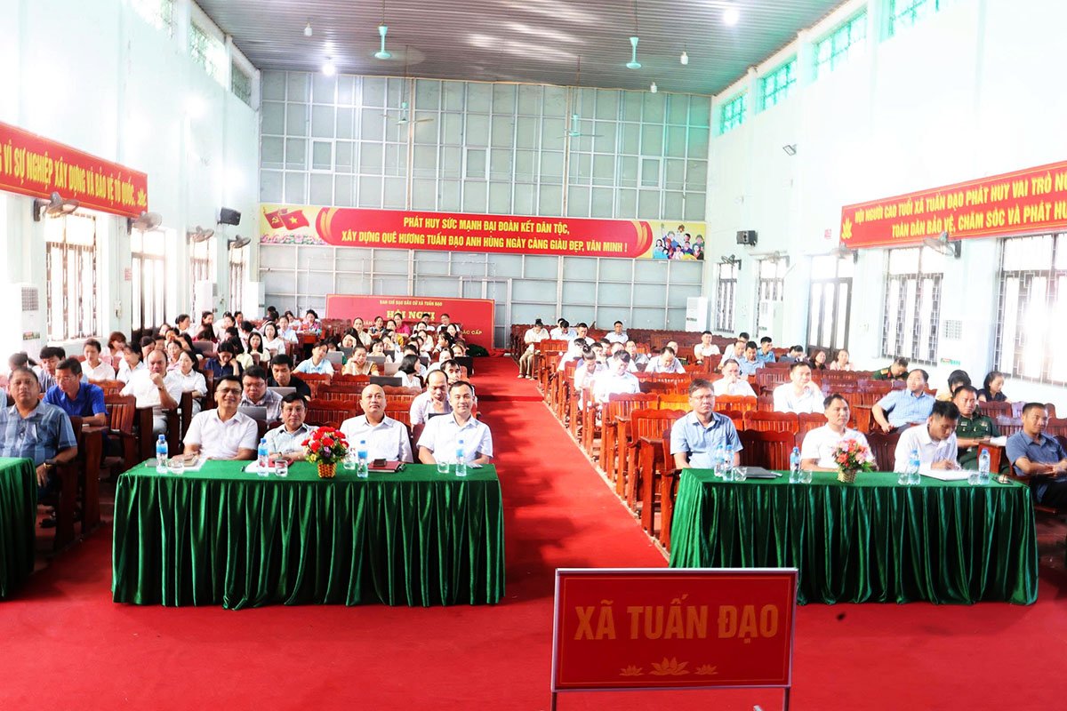 Điểm cầu tại Đảng ủy x&atilde; Tuấn Đạo.