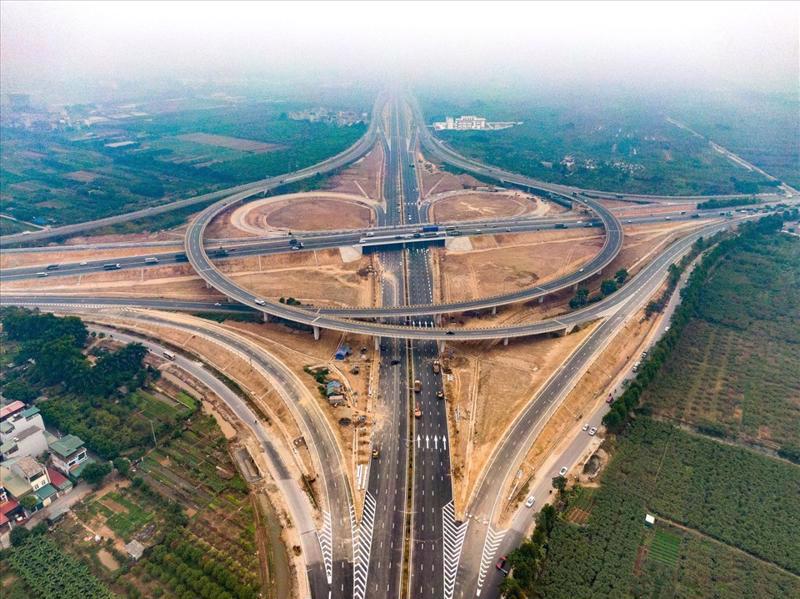 Giải ng&acirc;n vốn đầu tư c&ocirc;ng đạt 46,7% kế hoạch. (Ảnh: Vietnam+)
