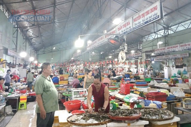 Hoạt động bán lẻ hàng hóa tháng 8/2026 tiếp tục tăng. Hoạt động bán lẻ hàng hóa tháng 8/2026 tiếp tục tăng.