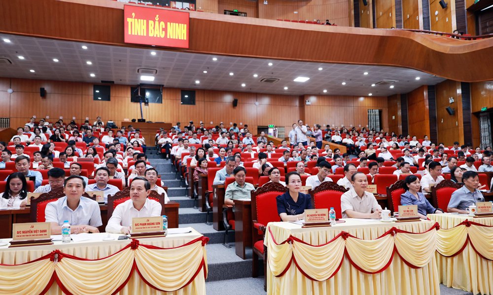 C&aacute;c đồng ch&iacute; l&atilde;nh đạo tỉnh v&agrave; đại biểu dự tại điểm cầu ch&iacute;nh tỉnh Bắc Ninh.