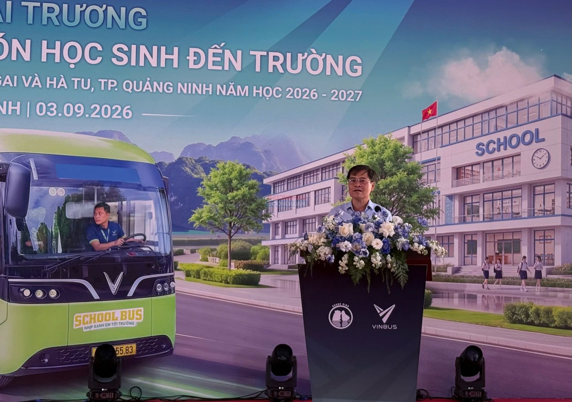 &Ocirc;ng B&ugrave;i Văn Khắng, Ph&oacute; B&iacute; thư Th&agrave;nh uỷ, Chủ tịch UBND Th&agrave;nh phố Quảng Ninh ph&aacute;t biểu tại Lễ khai trương tuyến xe bu&yacute;t đưa đ&oacute;n học sinh đến trường năm học 2026 - 2027 tr&ecirc;n địa b&agrave;n c&aacute;c phường Hạ Long, Hồng Gai v&agrave; H&agrave; Tu