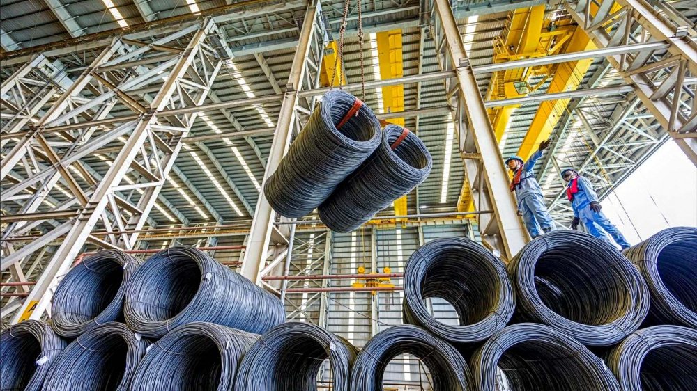 Gi&aacute; th&eacute;p thanh v&agrave; quặng sắt c&ugrave;ng đi xuống.