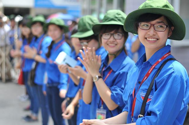 Tăng cường gi&aacute;o dục ch&iacute;nh trị, tư tưởng, l&iacute; tưởng c&aacute;ch mạng, đạo đức, lối sống v&agrave; đẩy mạnh x&acirc;y dựng văn h&oacute;a học đường.