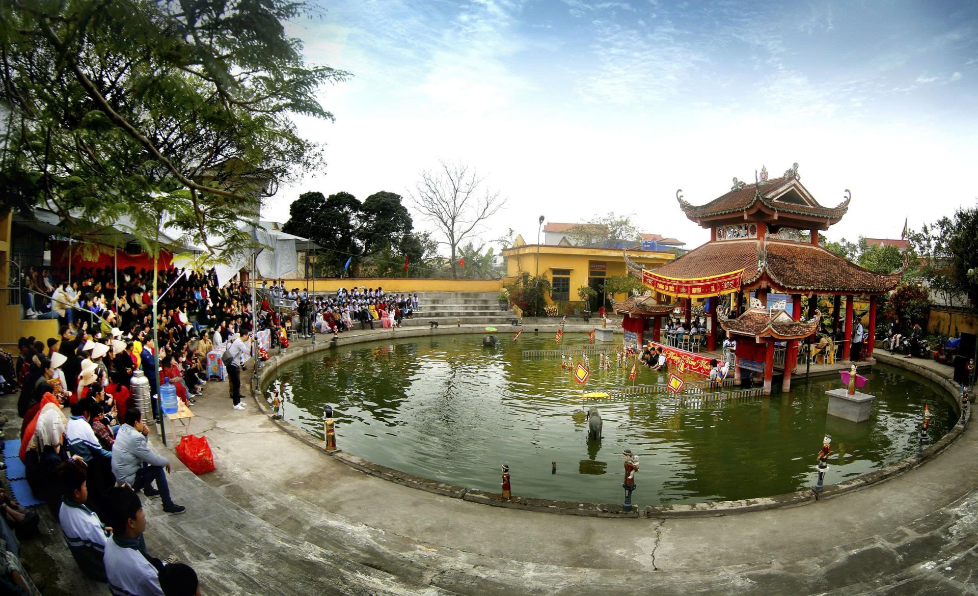Kh&ocirc;ng gian tr&igrave;nh diễn m&uacute;a rối nước tại x&atilde; Đ&ocirc;ng Hưng, tỉnh Hưng Y&ecirc;n. Ảnh: dulich.hungyen.gov.vn
