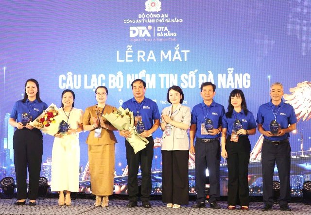 Câu lạc bộ “Niềm tin số Đà Nẵng” được kỳ vọng trở thành môi trường kết nối, chia sẻ kinh nghiệm, nâng cao nhận thức pháp luật và lan tỏa thông tin tích cực trên không gian mạng. Ảnh : Cổng Thông tin điện tử thành phố Đà Nẵng. Câu lạc bộ “Niềm tin số Đà Nẵng” được kỳ vọng trở thành môi trường kết nối, chia sẻ kinh nghiệm, nâng cao nhận thức pháp luật và lan tỏa thông tin tích cực trên không gian mạng. Ảnh : Cổng Thông tin điện tử thành phố Đà Nẵng.