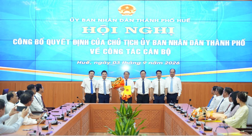 Ông văn Anh Tuấn từ Đà Nẵng ra làn Phó văn phòng UBND TP Huế Ông văn Anh Tuấn từ Đà Nẵng ra làn Phó văn phòng UBND TP Huế