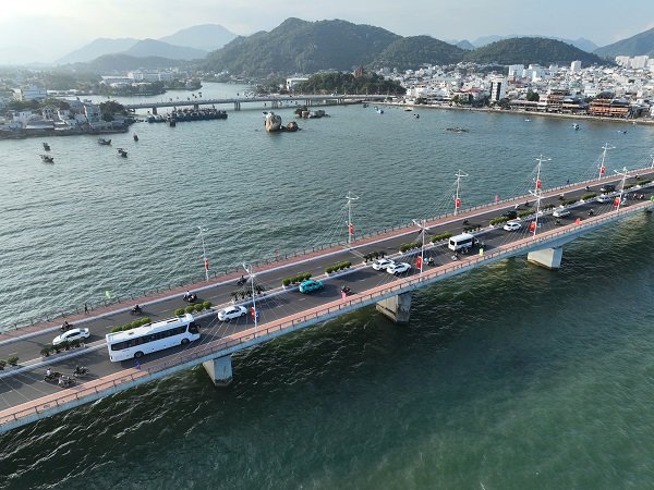Đường ph&oacute; Nha Trang trong ng&agrave;y lễ