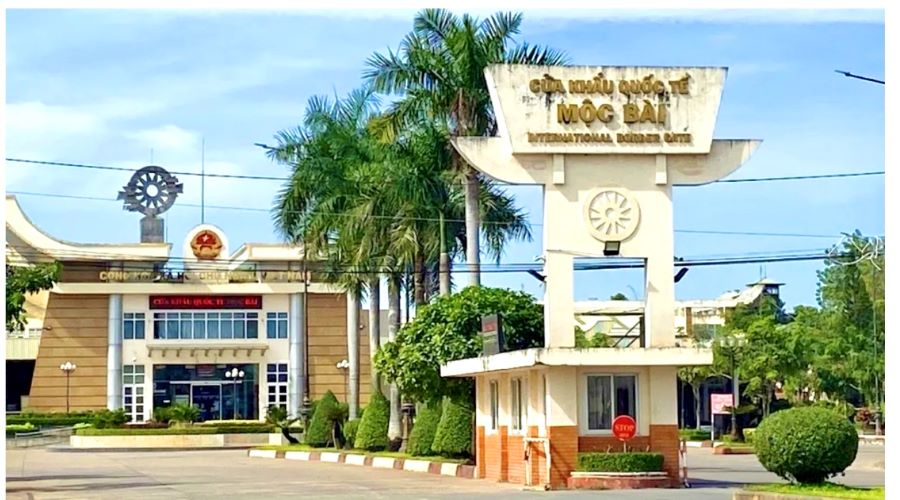 Tây Ninh nằm trên hành lang kinh tế Xuyên Á, giữ vai trò cửa ngõ giao thương với Campuchia ...thuận lợi giao thương Tây Ninh nằm trên hành lang kinh tế Xuyên Á, giữ vai trò cửa ngõ giao thương với Campuchia ...thuận lợi giao thương