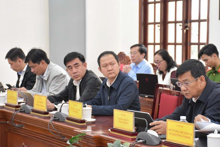 Thành viên Ban Chỉ đạo tham dự cuộc họp. Thành viên Ban Chỉ đạo tham dự cuộc họp.
