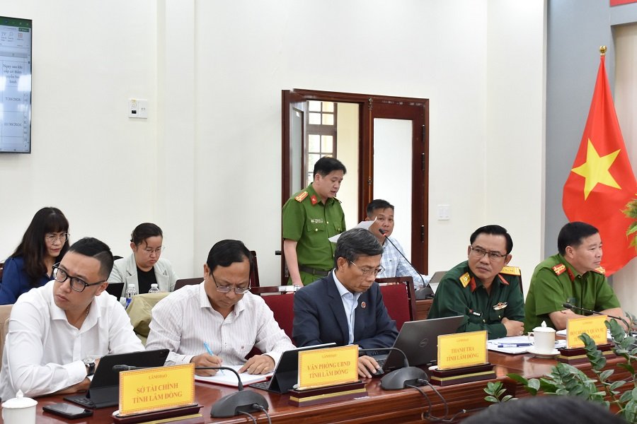Các thành viên Ban Chỉ đạo về phát triển khoa học, công nghệ, đổi mới sáng tạo, chuyển đổi số và Đề án 06 tham dự cuộc họp. Các thành viên Ban Chỉ đạo về phát triển khoa học, công nghệ, đổi mới sáng tạo, chuyển đổi số và Đề án 06 tham dự cuộc họp.