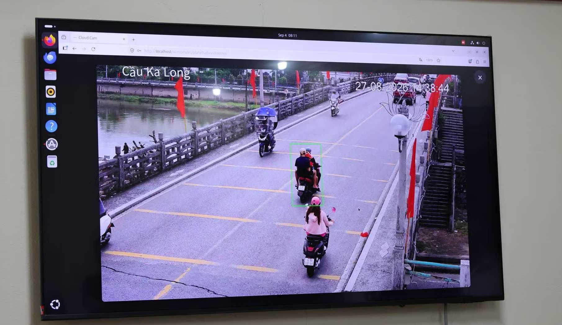 Một số lỗi vi phạm giao th&ocirc;ng tr&ecirc;n cầu Ka Long (phường M&oacute;ng C&aacute;i 1) được truyền dữ liệu trực tiếp về Trung t&acirc;m chỉ huy đặt tại trụ sở C&ocirc;ng an phường