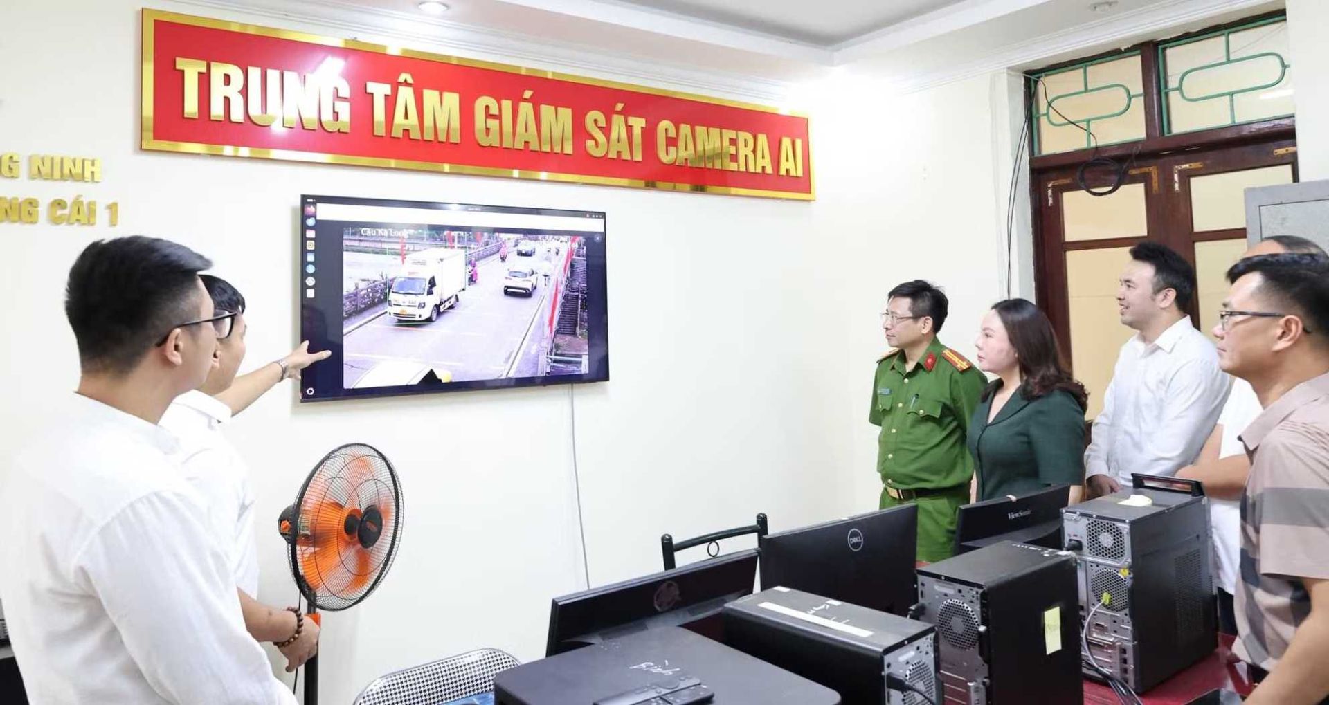 &atilde;nh đạo phường M&oacute;ng C&aacute;i 1 chứng kiến ra mắt hệ thống camera gi&aacute;m s&aacute;t th&ocirc;ng minh ứng dụng tr&iacute; tuệ nh&acirc;n tạo (AI)