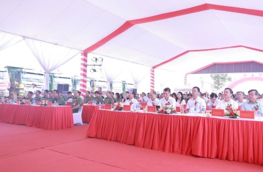 Đại biểu tham dự lễ khởi công Đại biểu tham dự lễ khởi công