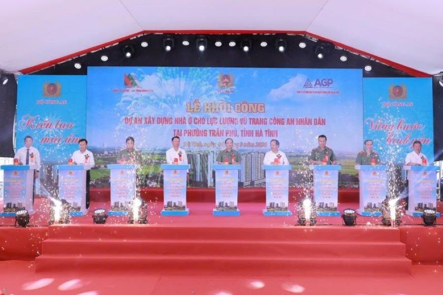 Lãnh đạo Bộ Công an và lãnh đạo tỉnh, Công an tỉnh và nhà đầu tư ấn nút tại lễ khởi công Lãnh đạo Bộ Công an và lãnh đạo tỉnh, Công an tỉnh và nhà đầu tư ấn nút tại lễ khởi công