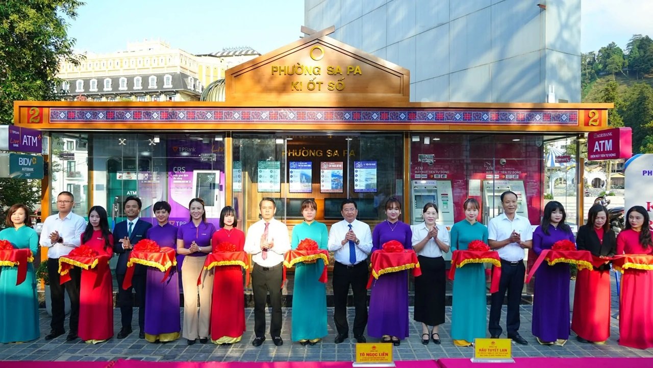 Sa Pa khánh thành tháp đồng hồ biểu tượng, đưa tiện ích số vào phục vụ du khách