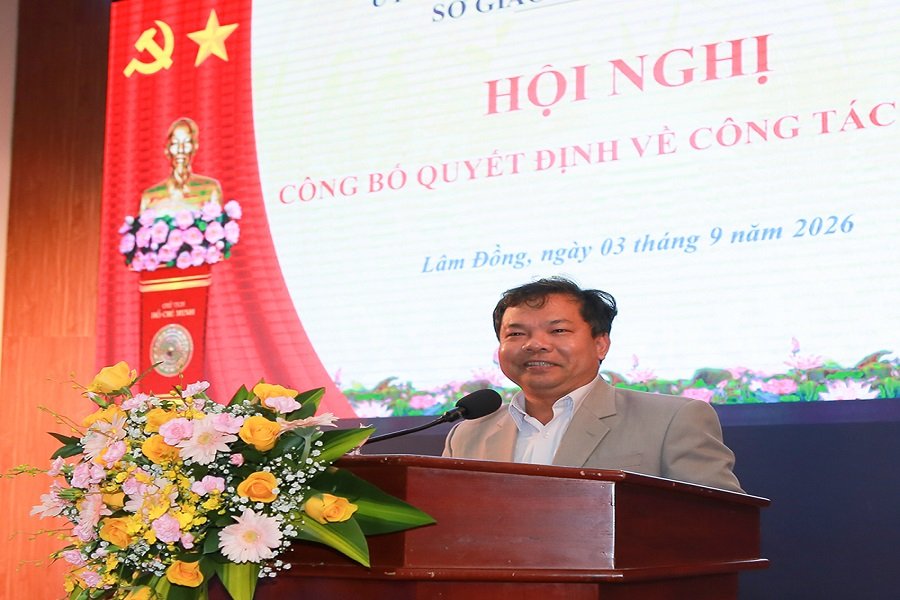 &Ocirc;ng Phan Văn Thế, Hiệu trưởng Trường THCS v&agrave; THPT Đạ Sar ph&aacute;t biểu nhận nhiệm vụ.