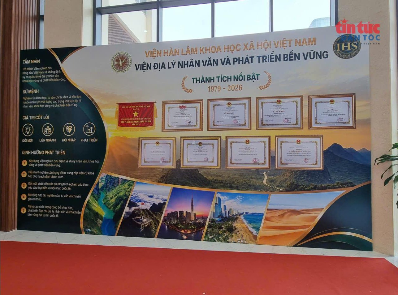 Kh&ocirc;ng gian trưng b&agrave;y, giới thiệu c&aacute;c th&agrave;nh t&iacute;ch nổi bật của Viện H&agrave;n l&acirc;m Khoa học x&atilde; hội Việt Nam. Ảnh: TTXVN