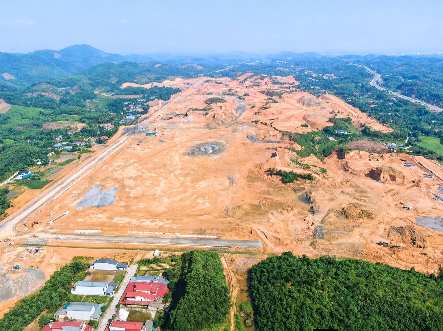 Trong những tháng cuối năm, tỉnh Lào Cai tập trung tháo gỡ các vướng mắc liên quan đến quy hoạch, thủ tục, giải phóng mặt bằng, đấu giá và tiến độ triển khai các dự án có khả năng tạo nguồn thu. Trong những tháng cuối năm, tỉnh Lào Cai tập trung tháo gỡ các vướng mắc liên quan đến quy hoạch, thủ tục, giải phóng mặt bằng, đấu giá và tiến độ triển khai các dự án có khả năng tạo nguồn thu.