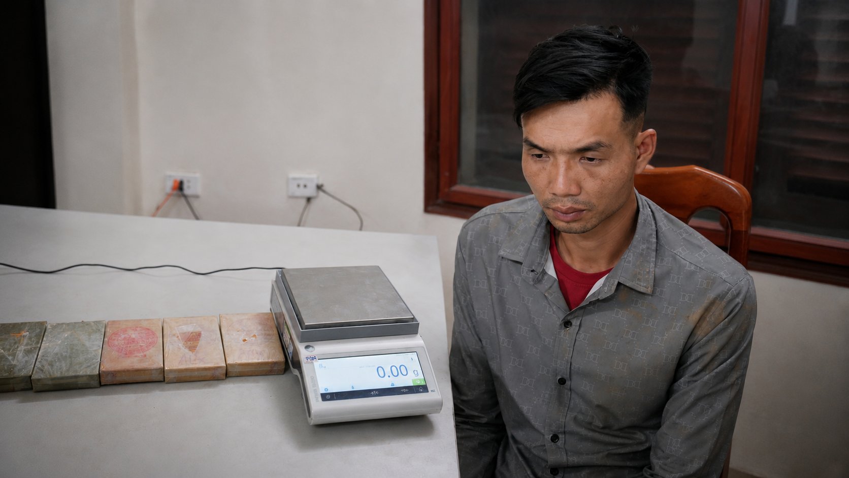 Cao Bằng: Khởi tố đối tượng mua bán trái phép 5 bánh heroin