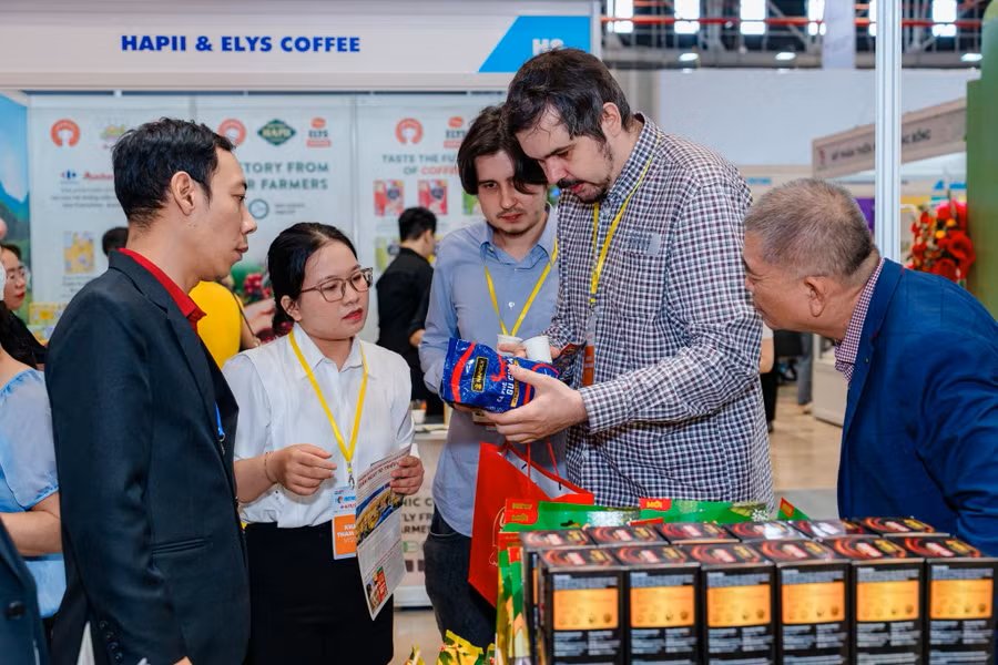 Nh&agrave; mua h&agrave;ng quốc tế kết nối trực tiếp với doanh nghiệp Việt Nam tại Viet Nam International Sourcing 2026, mở rộng cơ hội đưa h&agrave;ng Việt tham gia s&acirc;u hơn v&agrave;o chuỗi cung ứng to&agrave;n cầu. Ảnh: Fanpage Vụ Ph&aacute;t triển thị trường nước ngo&agrave;i, Bộ C&ocirc;ng Thương