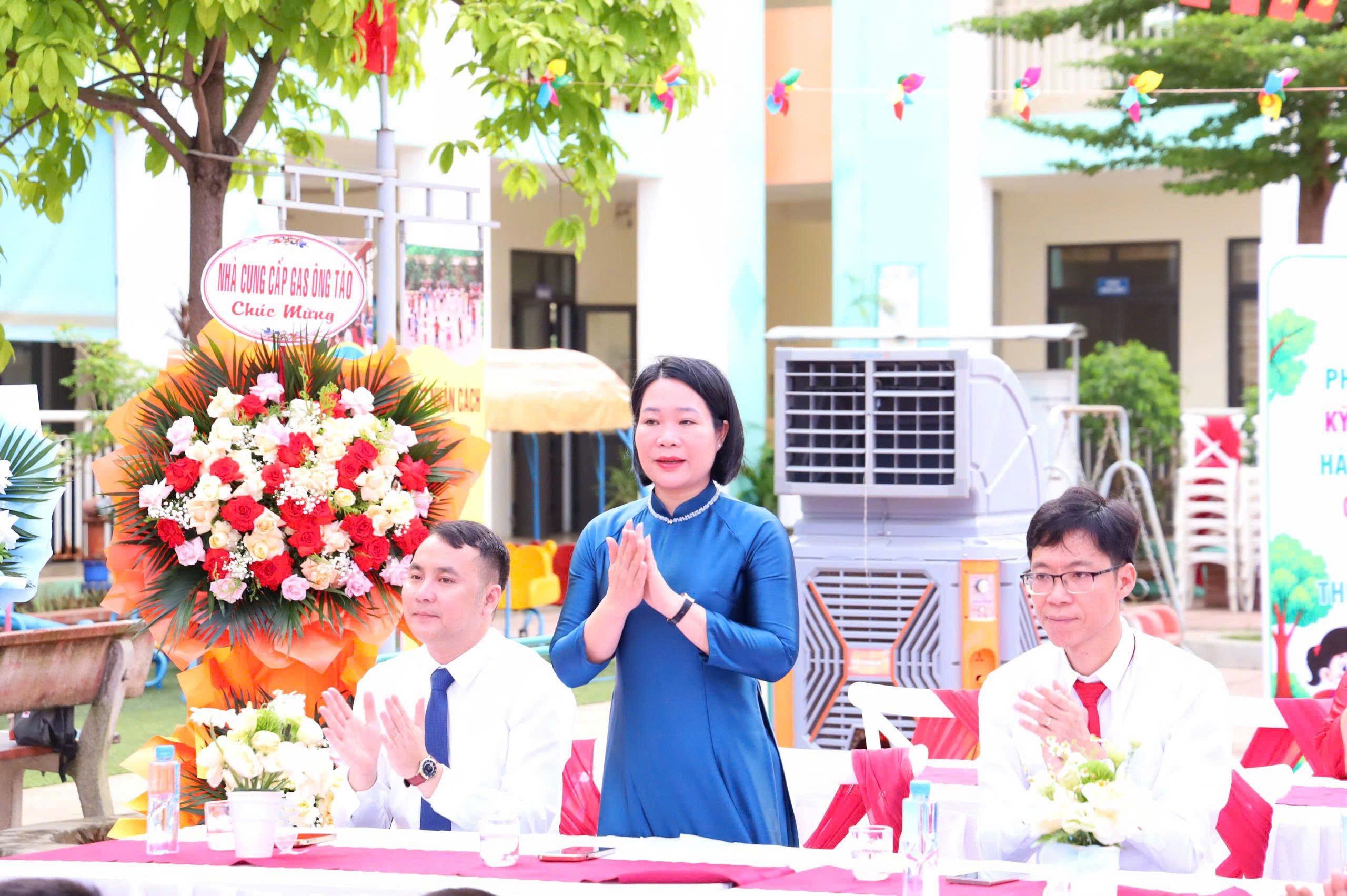 Đồng ch&iacute; Nguyễn Thị Nam, Chủ tịch UBND x&atilde; Cổ Đ&ocirc;, c&ugrave;ng c&aacute;c đồng ch&iacute; l&atilde;nh đạo Đảng ủy, HĐND, UBND, Ủy ban MTTQ Việt Nam x&atilde; dự lễ khai giảng năm học 2026&ndash;2027, chung vui với thầy v&agrave; tr&ograve; c&aacute;c nh&agrave; trường trong ng&agrave;y hội đến trường.