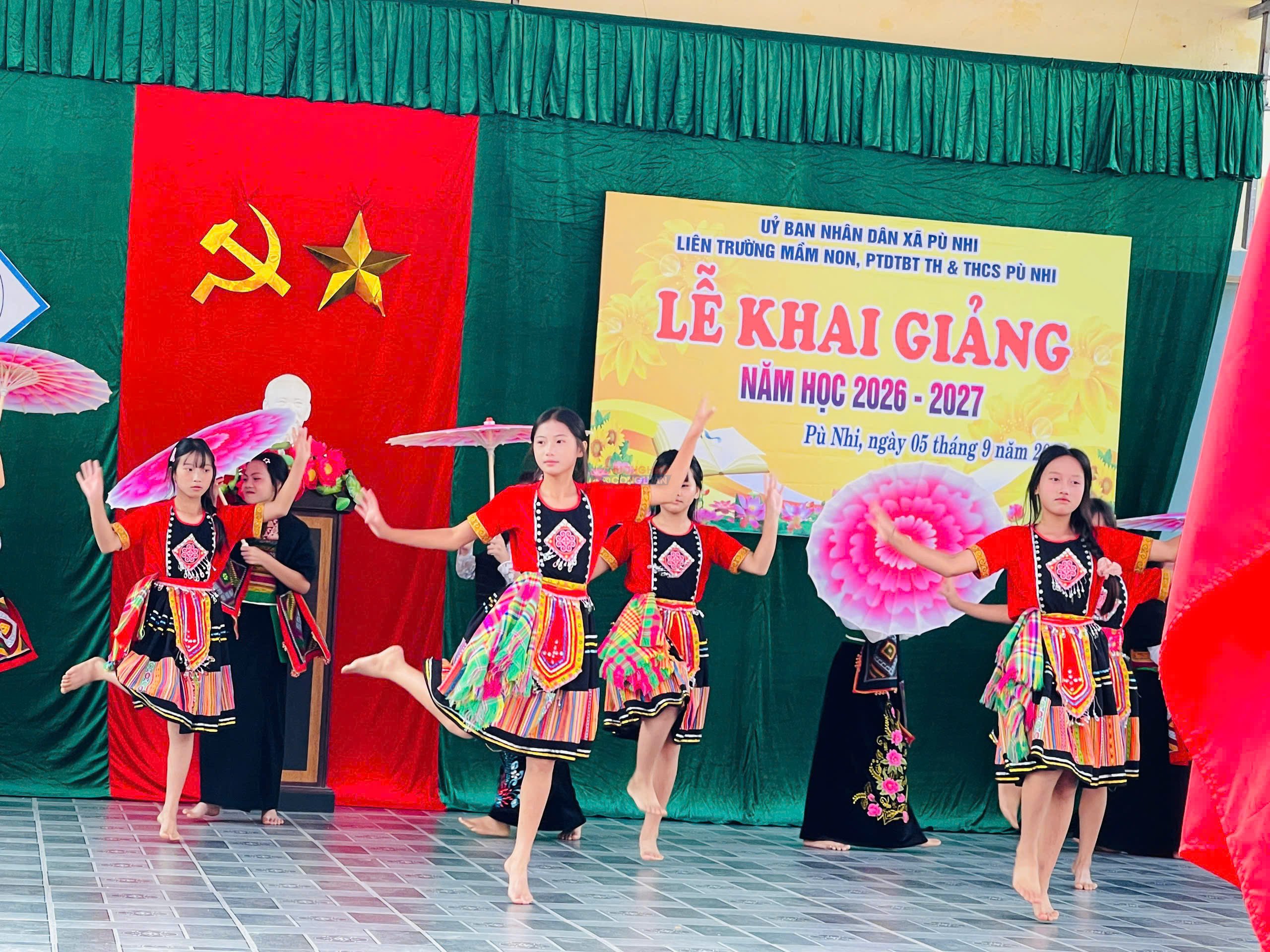 Văn nghệ chào mừng tại lễ khai giảng Văn nghệ chào mừng tại lễ khai giảng