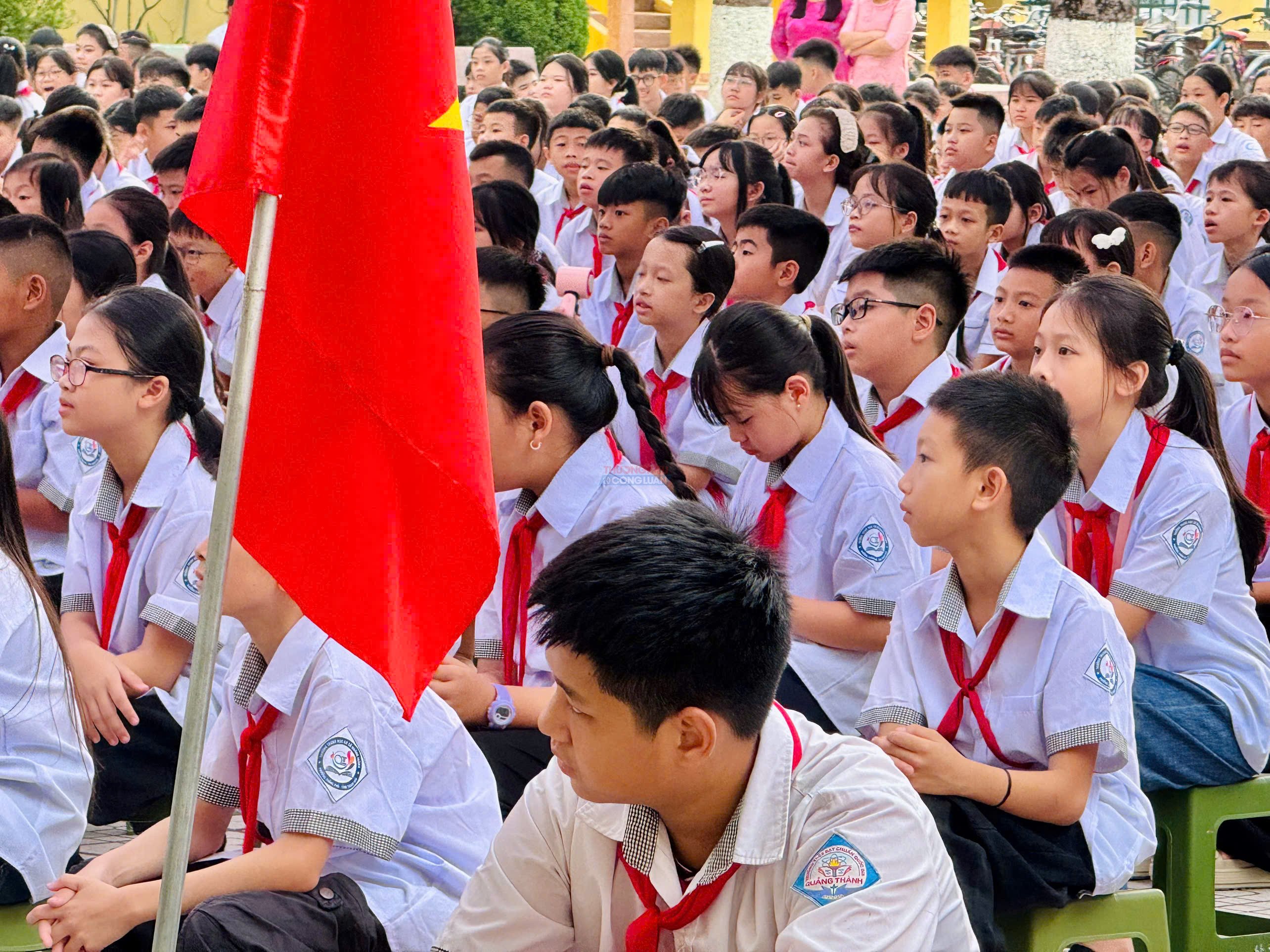 Buổi lễ khai giảng được tổ chức ngắn gọn, vui tươi, lấy học sinh làm trung tâm Buổi lễ khai giảng được tổ chức ngắn gọn, vui tươi, lấy học sinh làm trung tâm