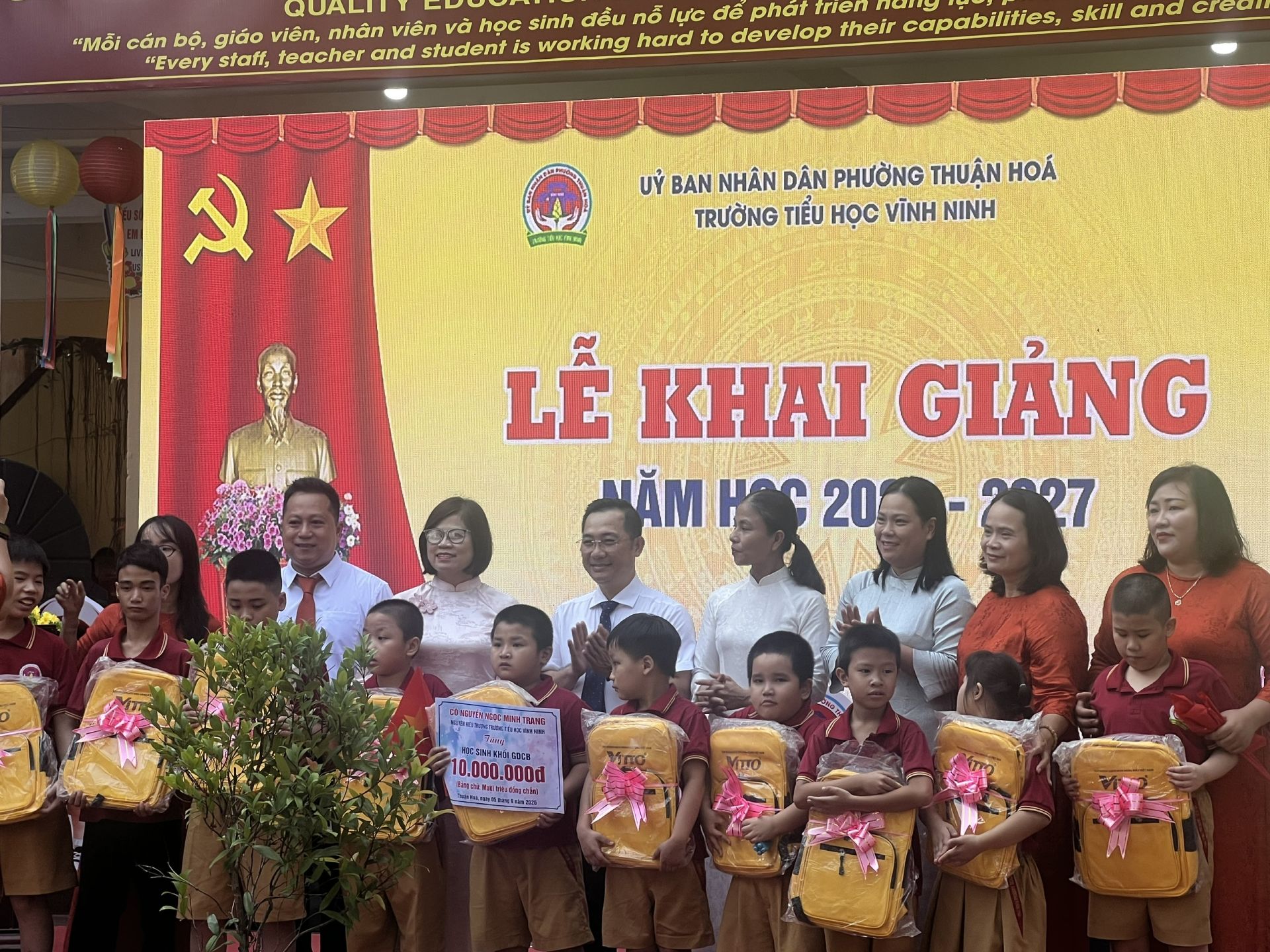 Cô giáo Nguyễn Ngọc Minh Trang Hiệu trưởng Trường Tiểu học Vĩnh Ninh- phường Thuận Hóa đã ủng hộ một phần lương của mình cho Lớp trẻ khuyết tật của trường Cô giáo Nguyễn Ngọc Minh Trang Hiệu trưởng Trường Tiểu học Vĩnh Ninh- phường Thuận Hóa đã ủng hộ một phần lương của mình cho Lớp trẻ khuyết tật của trường