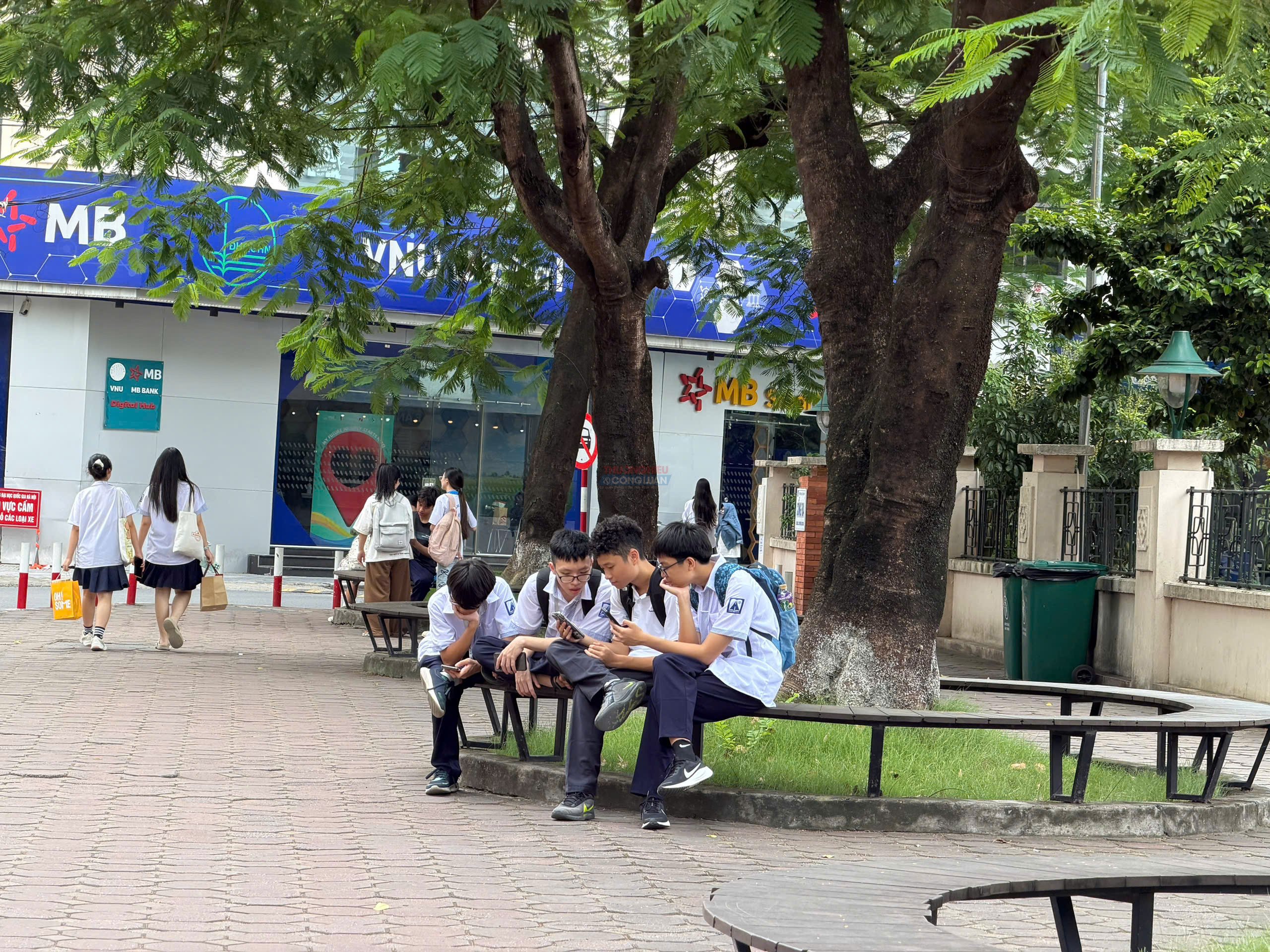 Những câu chuyện về lớp mới, bạn mới vẫn tiếp tục sau khi lễ khai giảng đã khép lại. Những câu chuyện về lớp mới, bạn mới vẫn tiếp tục sau khi lễ khai giảng đã khép lại.