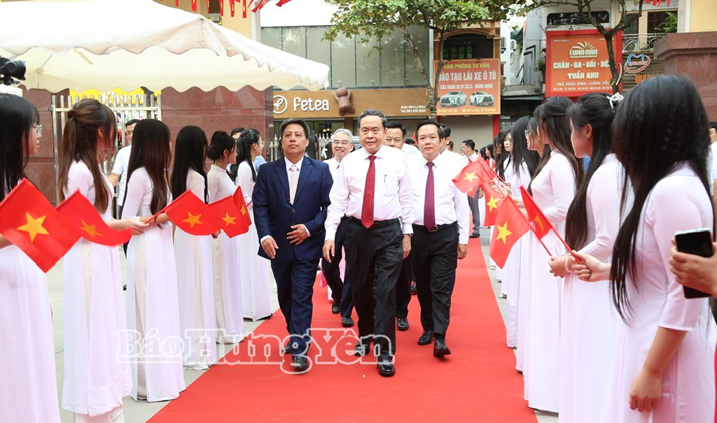 Chủ tịch Quốc hội Trần Thanh Mẫn dự lễ khai giảng tại Trường THPT Lê Quý Đôn, phường Trần Hưng Đạo, tỉnh Hưng Yên - Ảnh: báo Hưng Yên Chủ tịch Quốc hội Trần Thanh Mẫn dự lễ khai giảng tại Trường THPT Lê Quý Đôn, phường Trần Hưng Đạo, tỉnh Hưng Yên - Ảnh: báo Hưng Yên