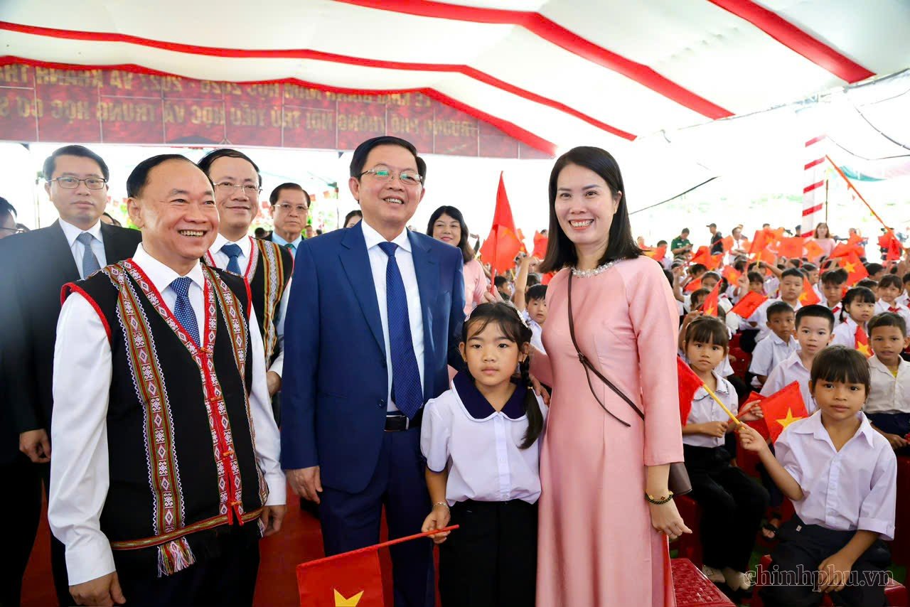 Phó Thủ tướng Hồ Quốc Dũng dự Lễ khai giảng năm học 2026-2027 và khánh thành Trường Phổ thông nội trú Tiểu học và Trung học cơ sở (TH&THCS) Ia Púch tại làng Chư Kó, xã Ia Púch, tỉnh Gia Lai - Ảnh: chinhphu.vn/Mai Anh Phó Thủ tướng Hồ Quốc Dũng dự Lễ khai giảng năm học 2026-2027 và khánh thành Trường Phổ thông nội trú Tiểu học và Trung học cơ sở (TH&THCS) Ia Púch tại làng Chư Kó, xã Ia Púch, tỉnh Gia Lai - Ảnh: chinhphu.vn/Mai Anh