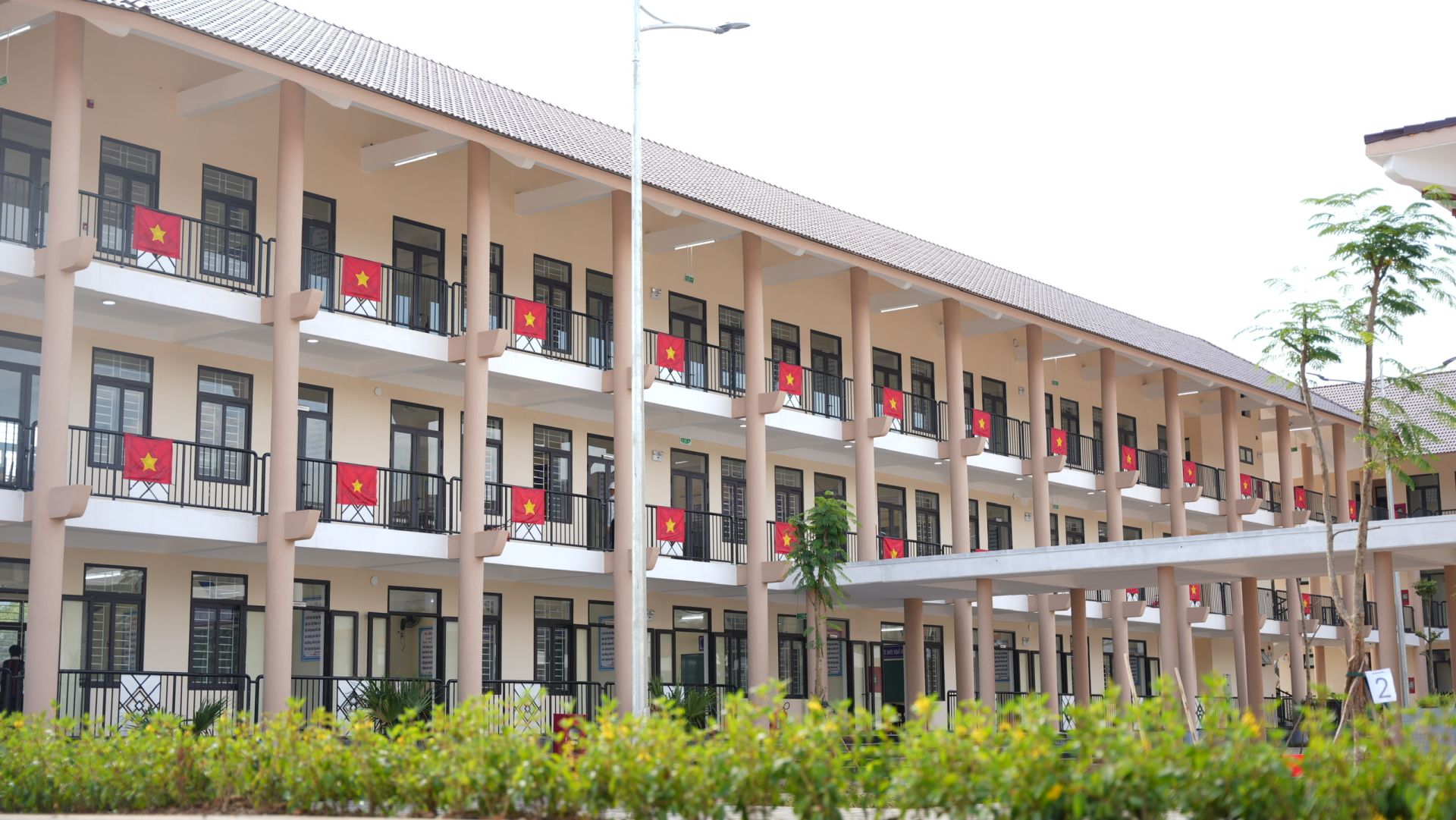dãy trường nội trú ở A lưới mới xây đưa vào dạy và học năm học 2026- 2027 dãy trường nội trú ở A lưới mới xây đưa vào dạy và học năm học 2026- 2027