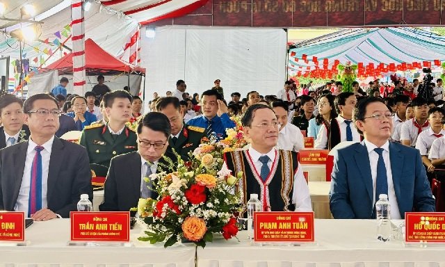 Phó Thủ tướng Chính phủ Hồ Quốc Dũng (hàng trước, bìa phải) và Lãnh đạo tỉnh Gia Lai dự Lễ Khai giảng năm học 2026-2027 tại điểm trường Phổ thông nội trú liên cấp Tiểu học & THCS Ia Púch. Ảnh: Lê Tiền Phó Thủ tướng Chính phủ Hồ Quốc Dũng (hàng trước, bìa phải) và Lãnh đạo tỉnh Gia Lai dự Lễ Khai giảng năm học 2026-2027 tại điểm trường Phổ thông nội trú liên cấp Tiểu học & THCS Ia Púch. Ảnh: Lê Tiền