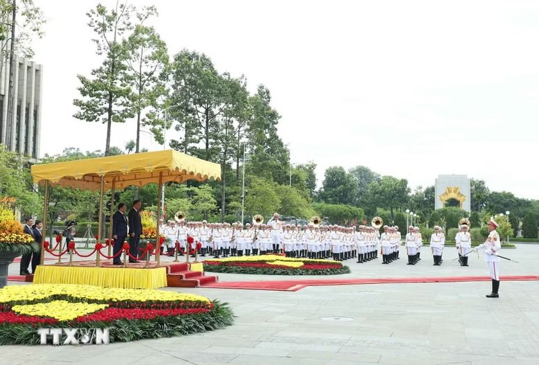 Lễ đón trọng thể Tổng thống Cộng hòa Liên bang Myanmar Min Aung Hlaing và Phu nhân thăm chính thức Việt Nam - Ảnh: TTXVN Lễ đón trọng thể Tổng thống Cộng hòa Liên bang Myanmar Min Aung Hlaing và Phu nhân thăm chính thức Việt Nam - Ảnh: TTXVN