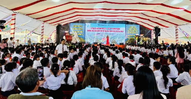 Quang cảnh Lễ Khai giảng năm học mới tại trường Phổ thông nội trú liên cấp Tiểu học & THCS Ia Púch. Ảnh: L.T Quang cảnh Lễ Khai giảng năm học mới tại trường Phổ thông nội trú liên cấp Tiểu học & THCS Ia Púch. Ảnh: L.T