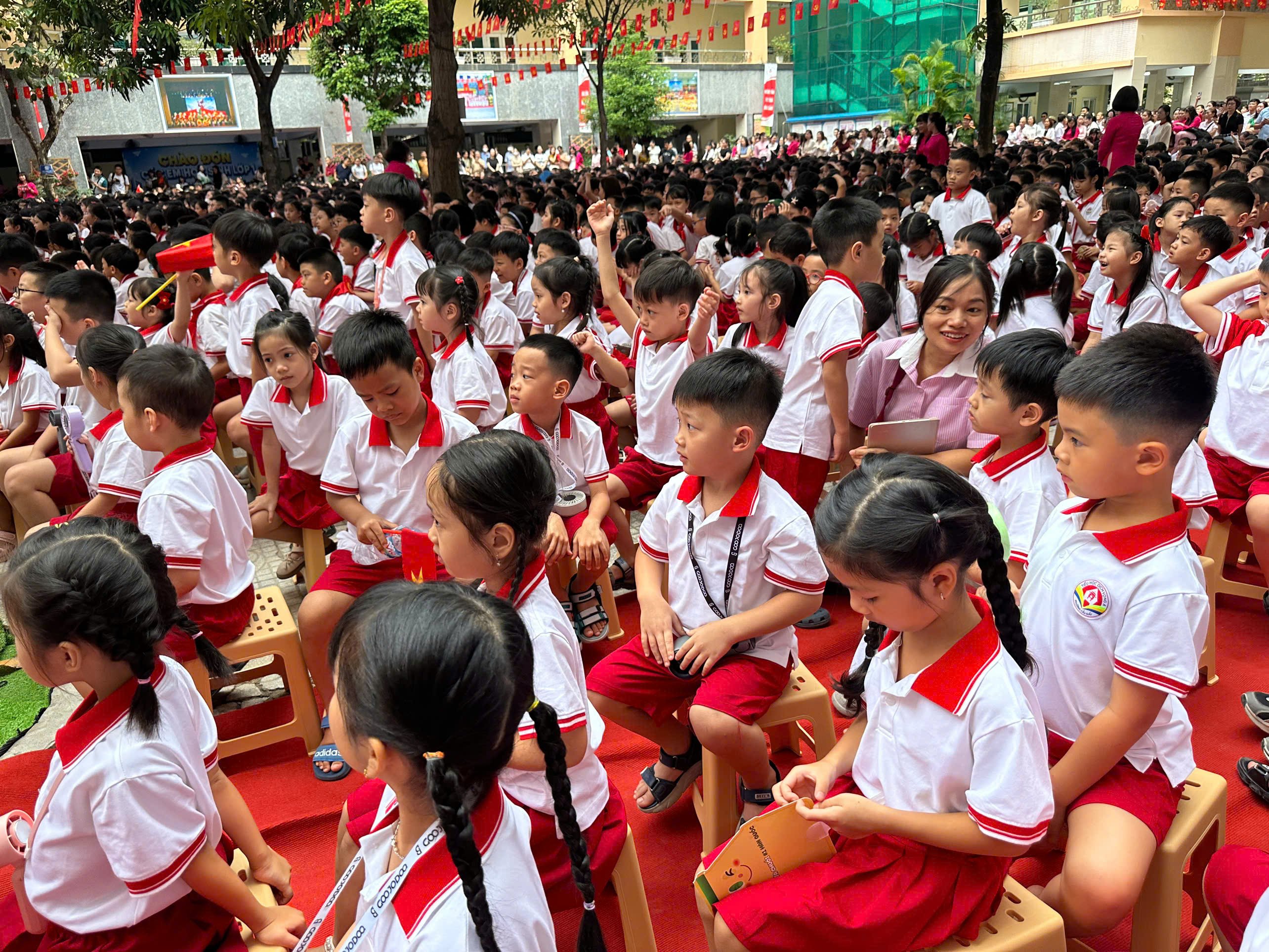 Học sinh tại Trường Tiểu học Cầu Giấy A. Học sinh tại Trường Tiểu học Cầu Giấy A.