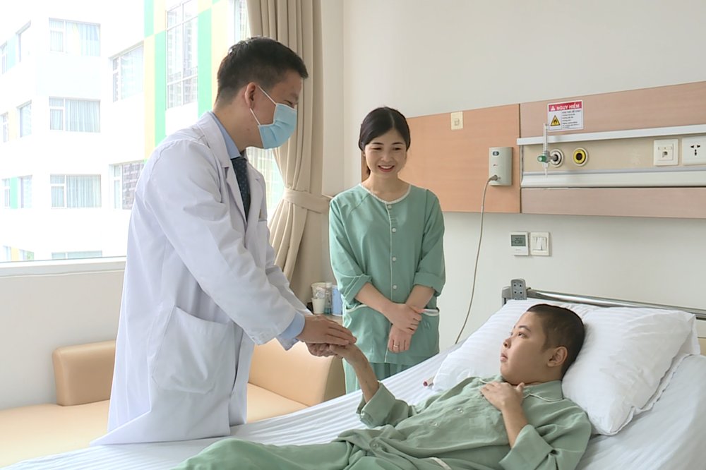 Ảnh 2: Cháu N.H.Q (14 tuổi) đã có những dấu hiệu phục hồi sau ca ghép gan cấp cứu Ảnh 2: Cháu N.H.Q (14 tuổi) đã có những dấu hiệu phục hồi sau ca ghép gan cấp cứu
