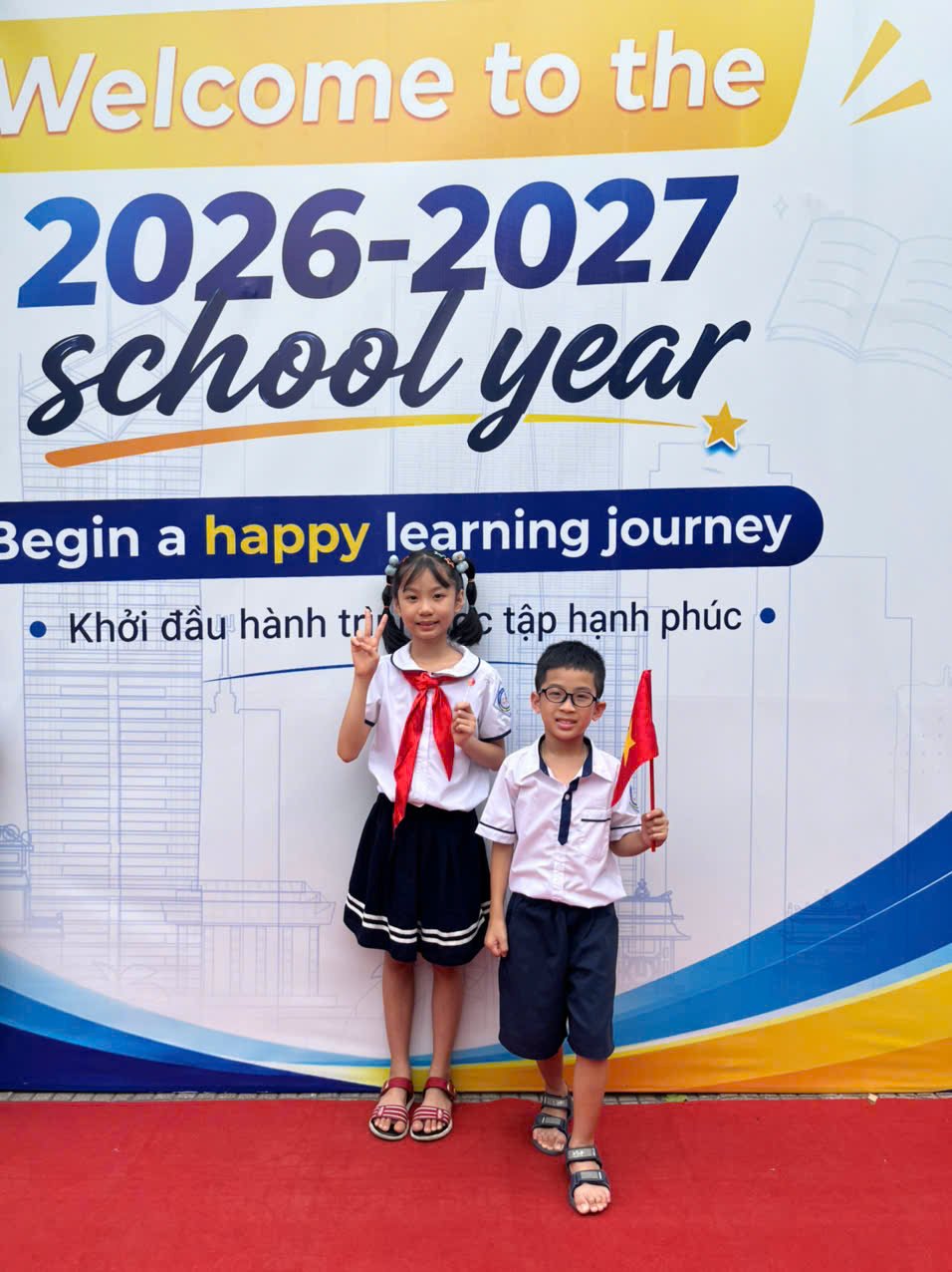 Học sinh Trường Tiểu học Cầu Giấy B háo hức chào đón năm học mới. Học sinh Trường Tiểu học Cầu Giấy B háo hức chào đón năm học mới.