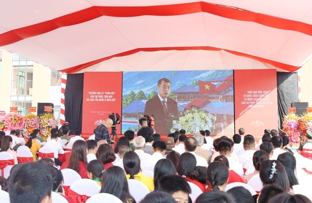 Các đại biểu lắng nghe Thủ tướng Chính phủ Lê Minh Hưng phát biểu tại điểm cầu chính của tỉnh Nghệ An, trực tiếp kết nối với điểm cầu trung tâm toàn quốc. Trường PTNT Tiểu học & THCS xã Anh Sơn Các đại biểu lắng nghe Thủ tướng Chính phủ Lê Minh Hưng phát biểu tại điểm cầu chính của tỉnh Nghệ An, trực tiếp kết nối với điểm cầu trung tâm toàn quốc. Trường PTNT Tiểu học & THCS xã Anh Sơn
