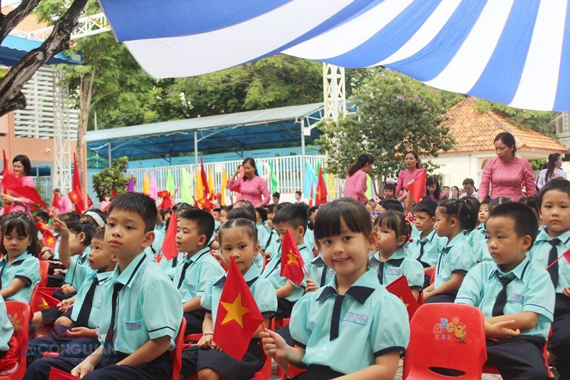 Các em học sinh khối lớp 1 Trường Tiểu học Trưng Vương trong ngày khai giảng Các em học sinh khối lớp 1 Trường Tiểu học Trưng Vương trong ngày khai giảng
