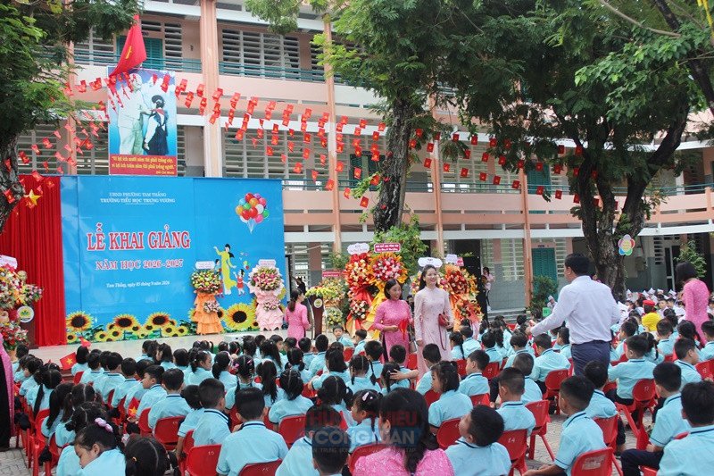 Lễ khai giảng tại Trường Tiểu học Trưng Vương, Tam Thắng, TP HCM Lễ khai giảng tại Trường Tiểu học Trưng Vương, Tam Thắng, TP HCM