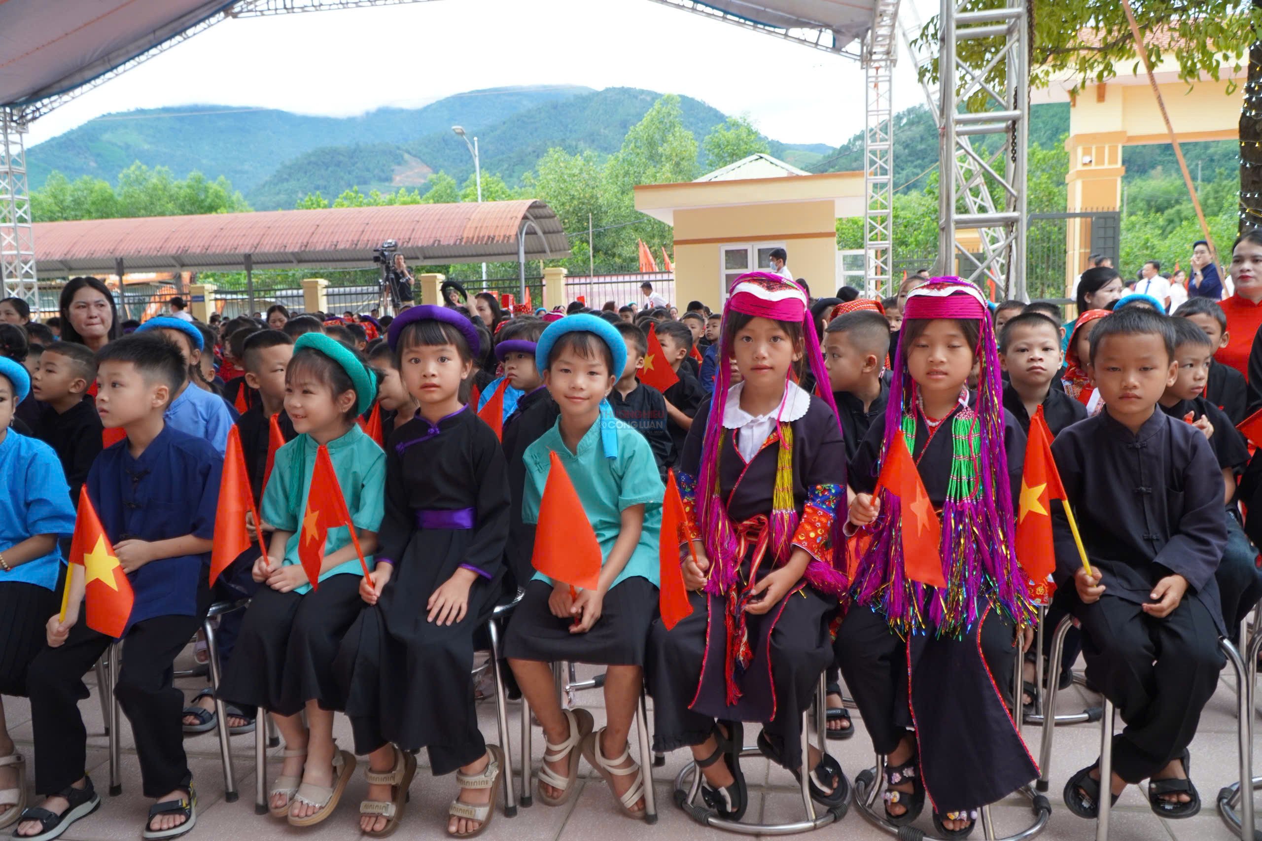 Các em Trường Phổ thông Nội trú Tiểu học và THCS Bình Liêu, thành phố Quảng Ninh hân hoan bước vào năm học mới 2026-2027 Các em Trường Phổ thông Nội trú Tiểu học và THCS Bình Liêu, thành phố Quảng Ninh hân hoan bước vào năm học mới 2026-2027